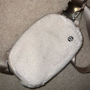 Lululemon everywhere fleece belt bag